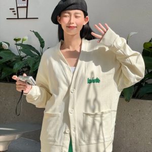 Có thể tìm mua cardigan ở bất kỳ đâu